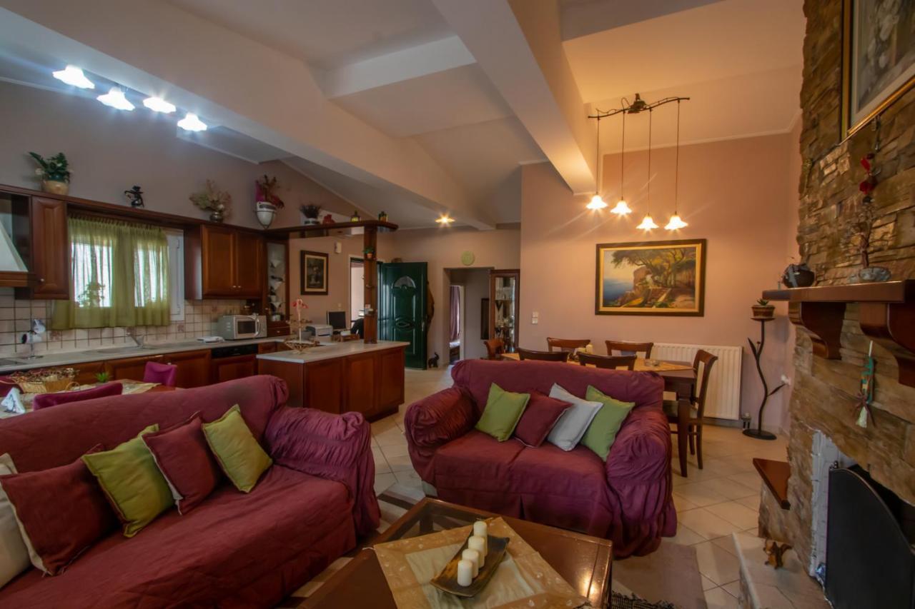 Apartment Aristotelis Mesongi